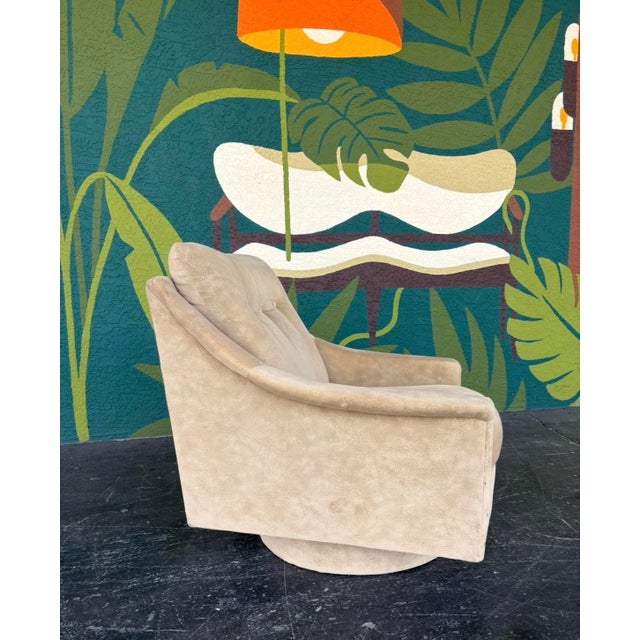 Mid Century Swivel Club Chair in the Style of Milo Baughman For Sale - Image 10 of 14