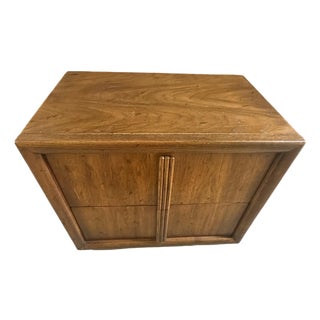 1960s Mid-Century Modern Henredon Walnut Side Table / 2-Drawer Cabinet For Sale