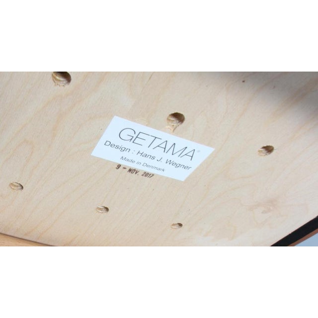 Model GE-525 Armchairs in Oak and Aniline Leather by Hans J. Wegner for Getama, 1990s, Set of 6 For Sale - Image 11 of 12