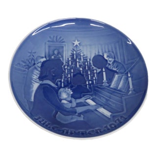 Bing and Grondahl 1971 Christmas at Home Denmark Porcelain Collector Plate 5166b For Sale