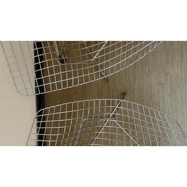 Harry Bertoia Wire 421 and 422 Diamond Chairs in Silver and Blue by Harry Bertoia for Knoll, 1970s, Set of 2 For Sale - Image 4 of 18