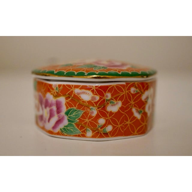 Chinese 1980s Cloisonné Gilded Floral Porcelain Pill Trinket Box For Sale - Image 3 of 5