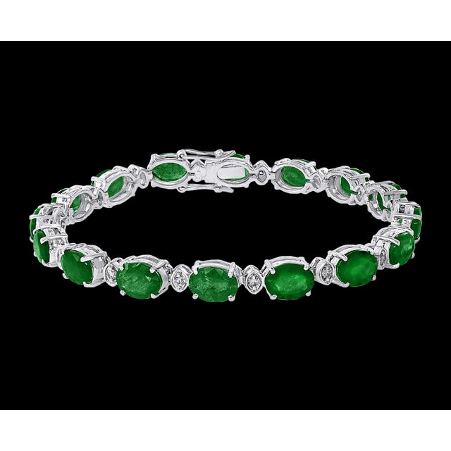 14 Carat Emerald 0.8 Carat Diamond Tennis Bracelet 18 Karat White Gold For Sale - Image 16 of 18