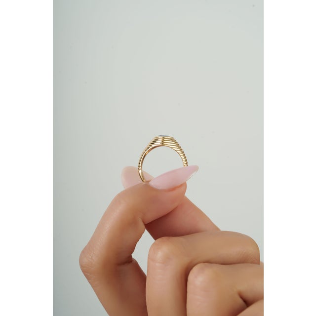 Metal 14k Gold Fluted Vintage Dome Ring Size 4 With Heart-Cut Blue Sapphire For Sale - Image 7 of 18