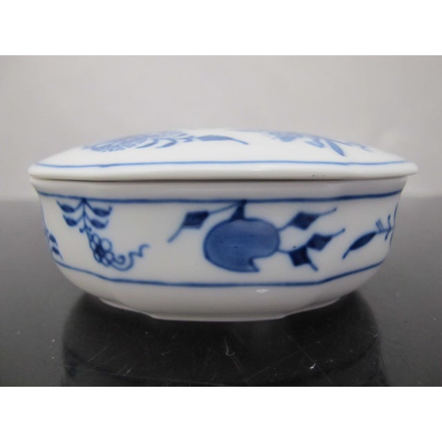 Meissen Crossed Swords Blue Onion Small Oval Jar Box With Lid For Sale - Image 9 of 10