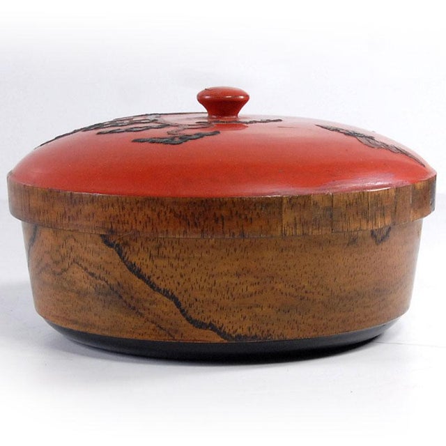 Wood Japanese Round Hand-Painted Lacquered Lidded Box, 1890s For Sale - Image 7 of 10