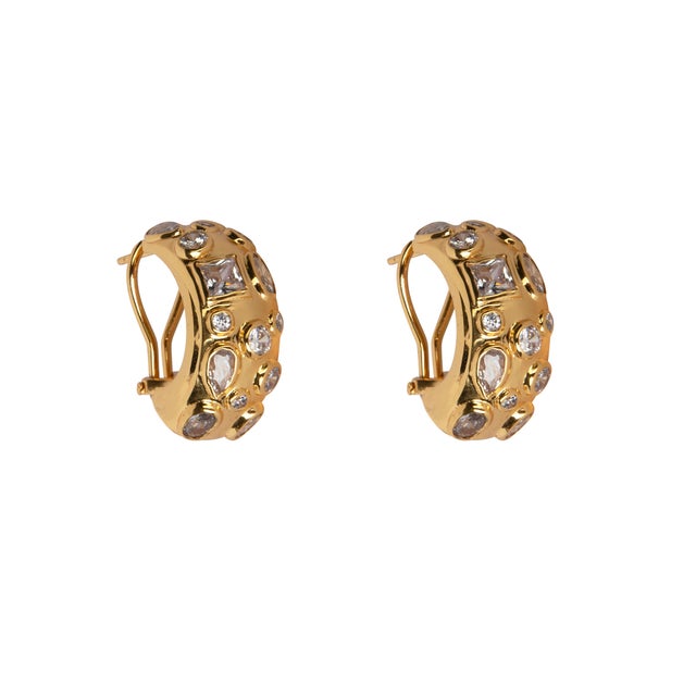 The Amaya Hoops blend vintage charm with modern flair. Crafted from vibrant semi-precious stones, these colorful earrings...