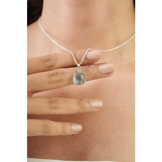 Minimalist Cushion Cut 4.96 Ct Aquamarine Bezel Set Solitaire Pendant in 925 Silver For Sale - Image 4 of 12