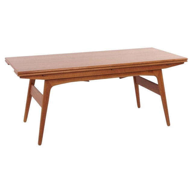 Copenhagen table made in teak from the 1960s. Produced by a Danish furniture manufacturer, the table can be used as both a...