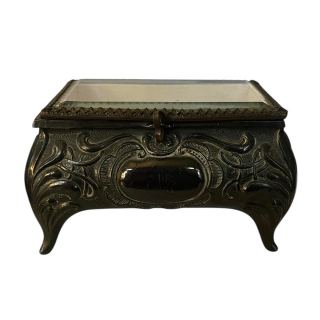 Art Nouveau Floral Relief Metal Trinket or Jewelry Box With Hinged Glass Lid For Sale In Portland, OR - Image 6 of 7