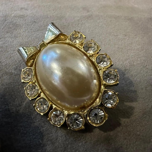 1980s Gilted Metal Rhinestones and Faux Pearls Italian Ribbon Clip-on Earrings For Sale - Image 9 of 10