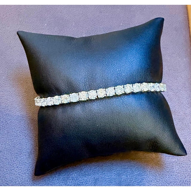 Modern 39 Round Diamond 25 Pointer Each , 10 Carat Tennis Bracelet in 18 K White Gold For Sale - Image 3 of 8