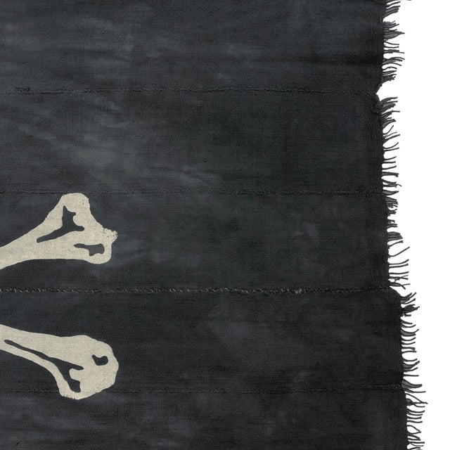 Large Faded Distressed Cotton Flag, Vintage Style Pirate Skull, Jolly Roger For Sale - Image 4 of 4