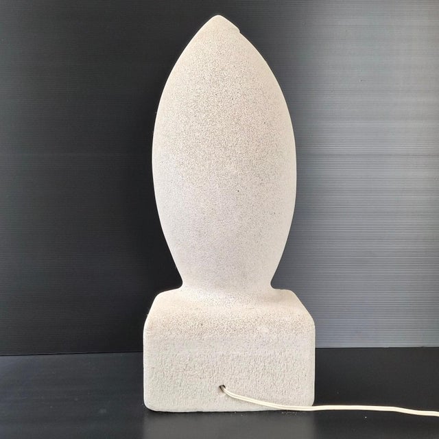 Good overall condition, but with some minor chips, particularly on the upper part. It's made of a lightweight composite...