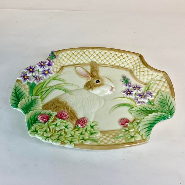 1990s Hollywood Regency Majolica Bunny Wall Plate, Fitz & Floyd. For Sale - Image 6 of 8