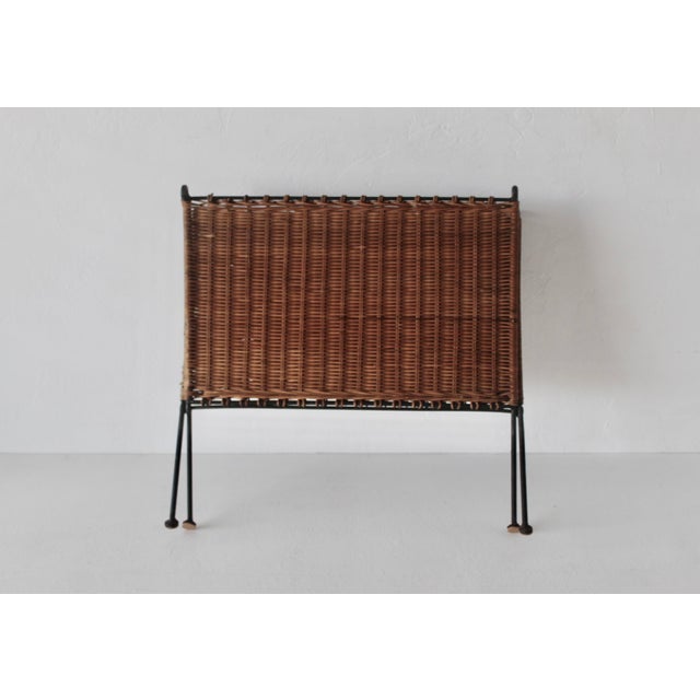 Mid 20th Century Scandinavian Style Hand-Woven Rattan Metal Folding Magazine Newspaper Rack Mid Century Modern For Sale - Image 13 of 16