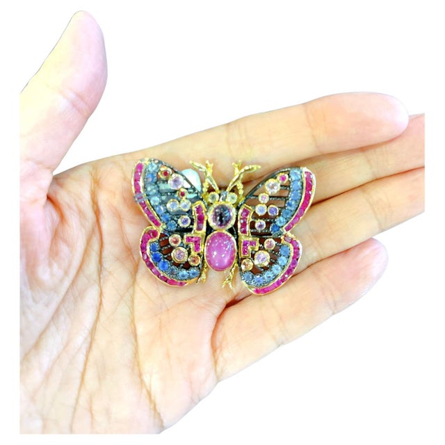 Baroque Bochic "Orient" Ruby, Multi Sapphires & Spinal Brooch Set In 18K Gold & Silver For Sale - Image 3 of 14