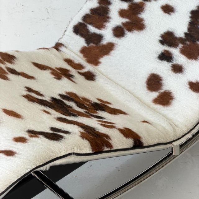 Cassina Lc4 Cowhide Chaise by Le Corbusier, Pierre Jeanneret, and Charlotte Perriand for Cassina For Sale - Image 4 of 10