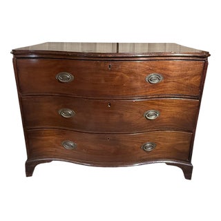Antique English Victorian Mahogany Serpentine Chest of Drawers, 19th Century For Sale