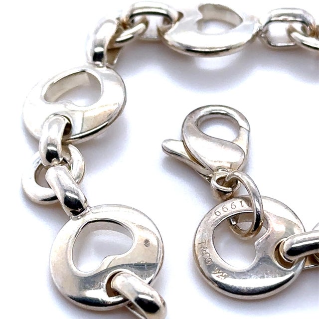 1990s Tiffany & Co. Sterling Silver Vintage Stencil Heart Link Bracelet 29.17g For Sale - Image 5 of 7