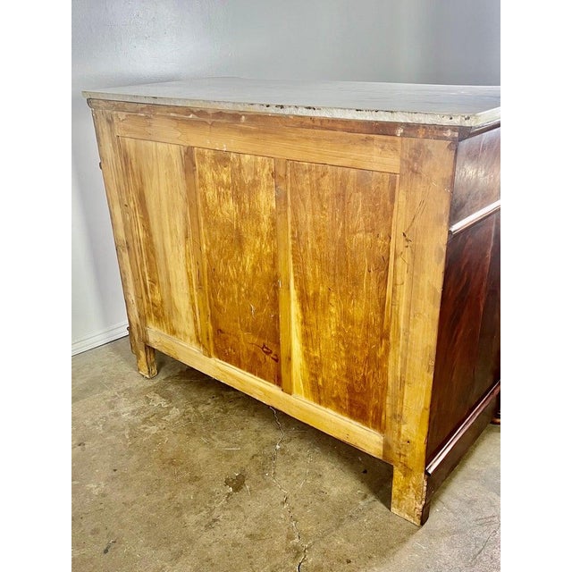 Wood 19th Century English Marble-Top Commode in Feathered Mahogany For Sale - Image 7 of 17