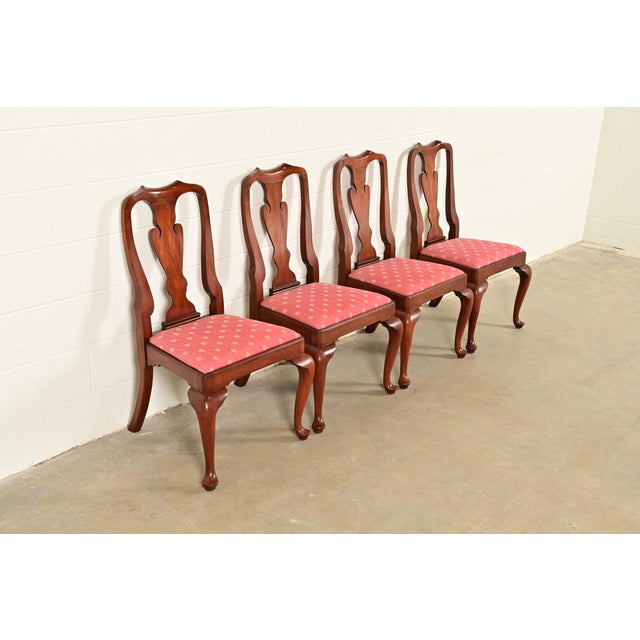 Henkel Harris Henkel Harris Queen Anne Solid Cherry Wood Dining Chairs, Set of Four For Sale - Image 4 of 13
