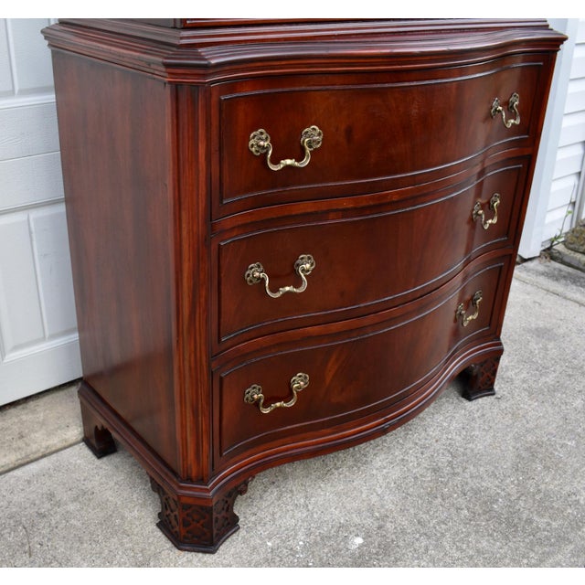 Chippendale Vintage Chippendale Style Mahogany China Cabinet Hutch Serpentine Swan Neck For Sale - Image 3 of 15