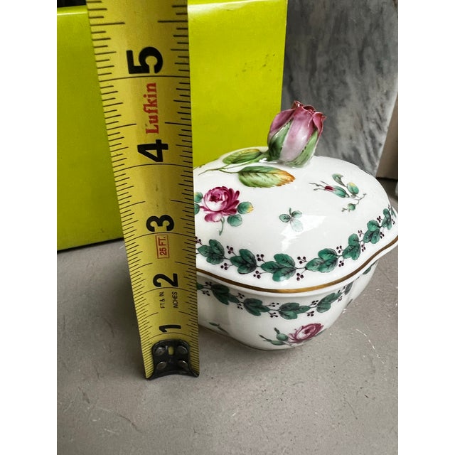 Up for consideration is a beautiful vintage Richard Ginori Italian floral bowl with matching lid. This would look lovely...