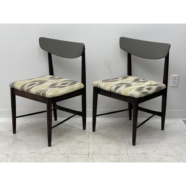 Mid-Century Modern Vintage Mid Century Modern Modern Chairs- Set of 2 For Sale - Image 3 of 7