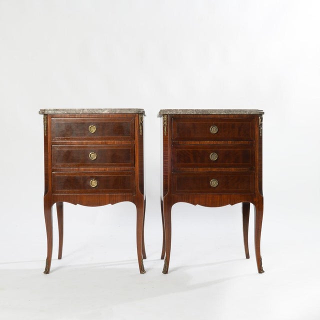 French Pair of French Louis XV Style Marble Top 3 Drawer Stands For Sale - Image 3 of 15