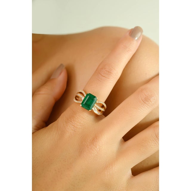 Art Nouveau Octagon Cut Split Diamond Band Emerald Ring in 14k Gold Size 6 For Sale - Image 3 of 13