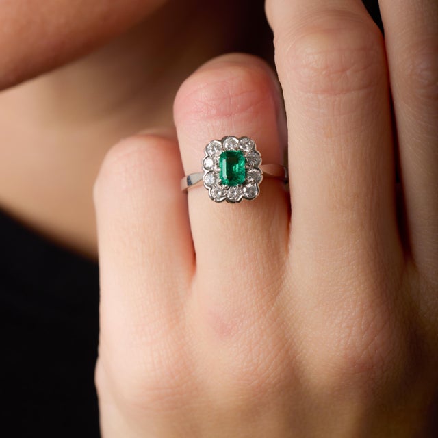 1950s Mid Century English 0.60 Emerald Diamond 18k White Gold Ring, Size 7.25 For Sale - Image 4 of 5
