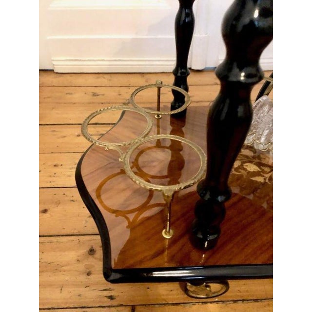 1950s Vintage Colonial Sorrento Farfalla Drop Leaf Serving Trolley with Inlaid Brass Ornaments and Round Hinged Top, 1950s For Sale - Image 5 of 18