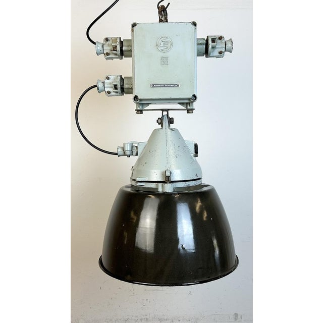 1970s Grey Cast Aluminium Explosion Proof Lamp with Enameled Shade from Elektrosvit, 1970s For Sale - Image 5 of 18