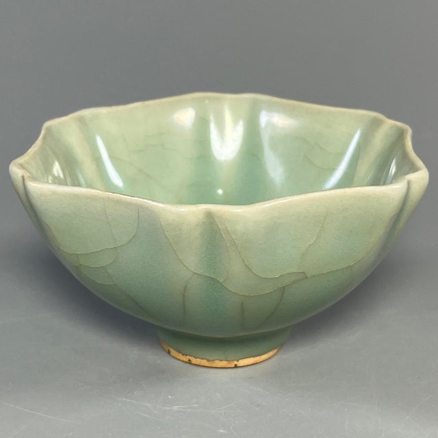 Chinese Antique Chinese Celadon Lobed Flower‑Shaped Bowl, Collectible Antique For Sale - Image 3 of 5