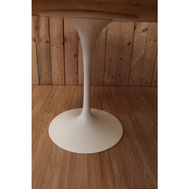 1960s Round Table Tulip Marble Calacatta by Eero Saarinen for Knoll Inc, 1960s For Sale - Image 5 of 10