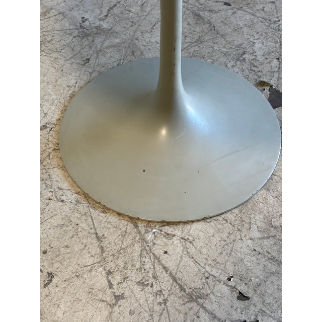 Mid-Century Modern Eero Saarinen Petite Tulip Table for Knoll For Sale - Image 3 of 5