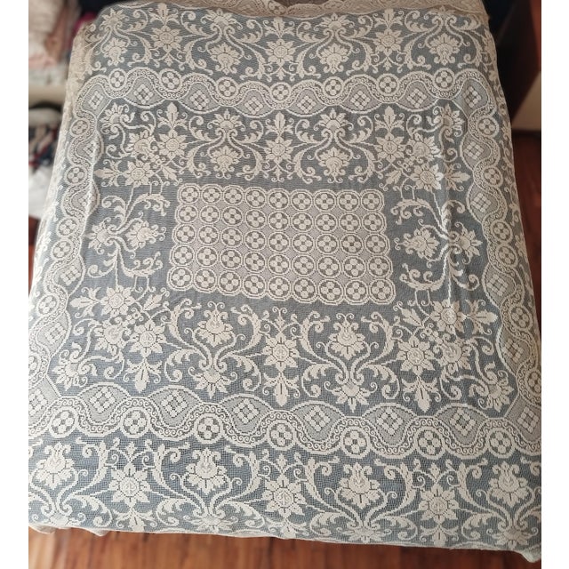 White Vintage Hand-Wrought Filet Lace Bedspread with Floral Motifs, Venice, Italy, 1950s-1960s For Sale - Image 8 of 8