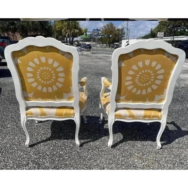 Italian Pair of Vintage Italian Painted Bergere Chairs Upholstered in Yellow and White Linen For Sale - Image 3 of 12