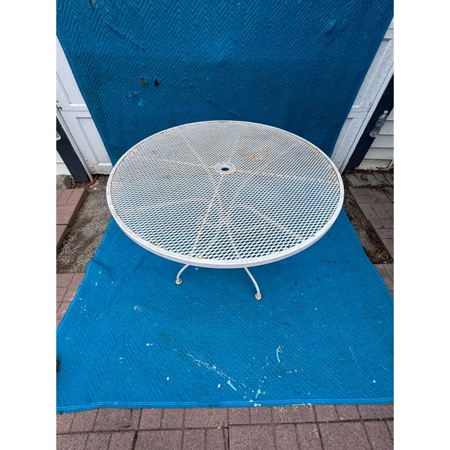 Metal Vintage Mid Century Wrought Iron and Mesh Patio Set of 5 For Sale - Image 7 of 12