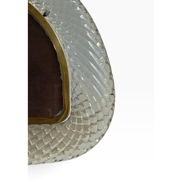 20th Century Crescent-Shaped Photo Frame in Murano Glass and Brass by Tommaso Barbi, 1920s For Sale - Image 4 of 8