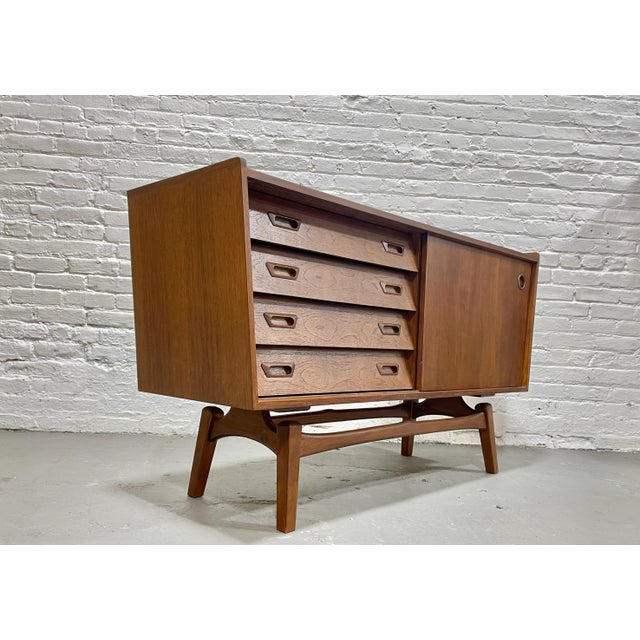 Mid-Century Modern Apartment Sized Asymmetrical Mid Century Modern Styled Credenza / Media Stand / Sideboard For Sale - Image 3 of 12