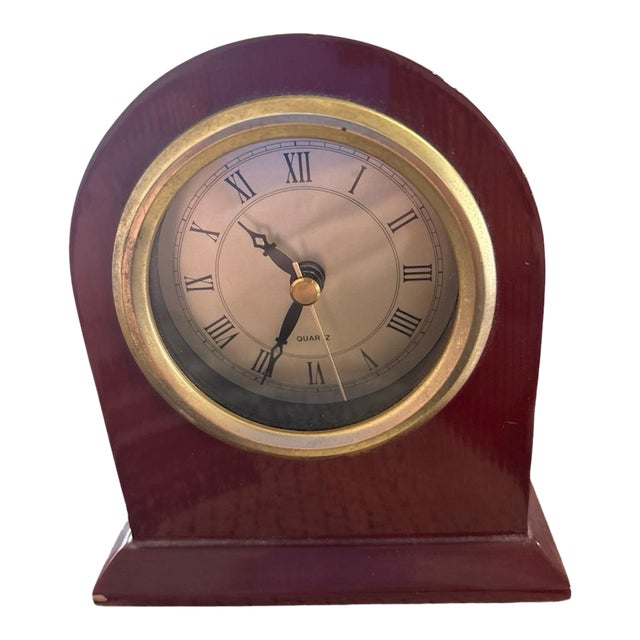 Vintage Howard Miller Quartz Movement Vintage Table Top Clock 1970s For Sale