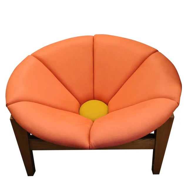 Large Mid-Century Fibreglass Pink and Yellow Flower / Daisy Chair on Wooden Tripod Stand, 1960s For Sale - Image 12 of 12