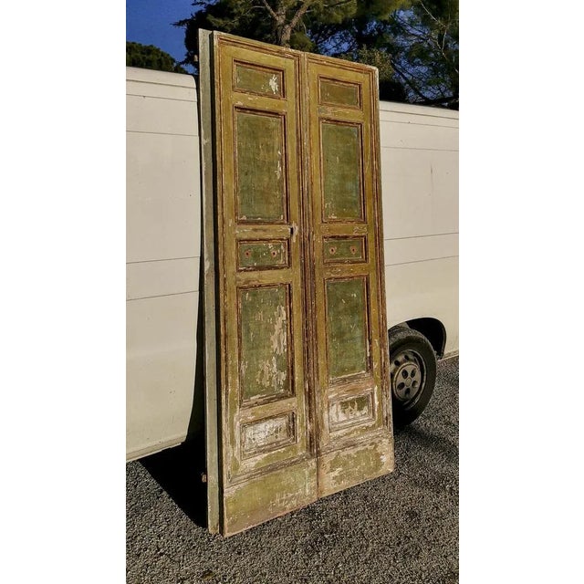 Two-leaf door with original lacquer and signs of time 1700s era still in patina and with signs of time and wear. Measures...