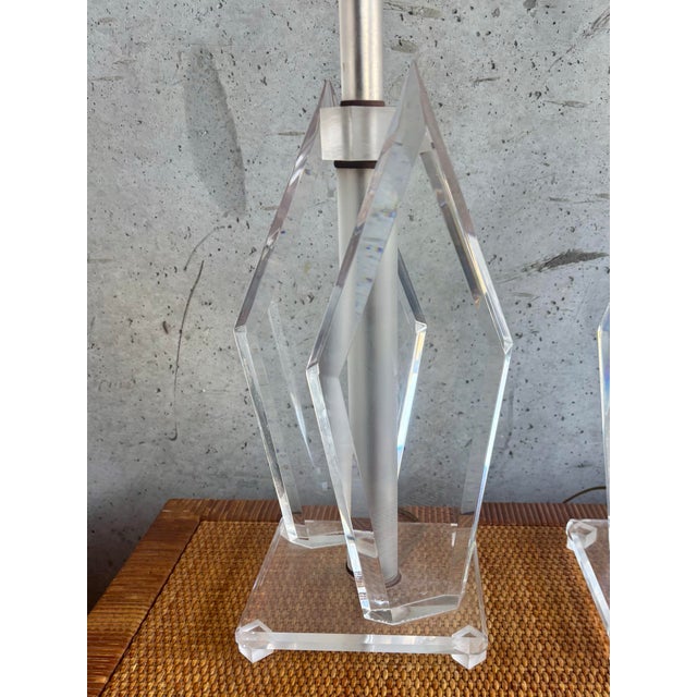 Karl Springer Vintage 1970s Sculptural Lucite Lamps Pair - Mid Century Modern For Sale - Image 4 of 8