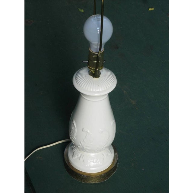 Early 20th Century Classic Table Lamp, White Porcelain, With Raised Feathers Design. Brass Base For Sale - Image 11 of 12
