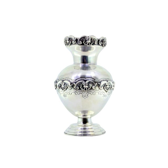 Silver Silver Vase with Shell Reliefs and Placed on a Circular Base For Sale - Image 8 of 8