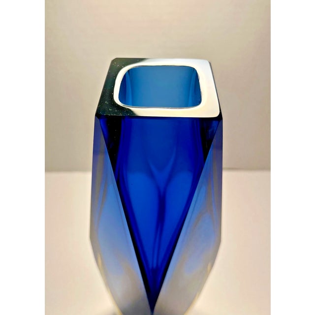 Stunning large Murano art glass vase from the 1960s, hand-blown by the Luigi Mandruzzato furnace (Molatura Vetri Murano)....