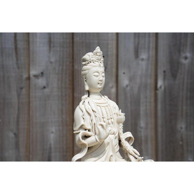 19th Century Qing Dynasty Chinese Blanc De Chine Guanyin Porcelain Figure For Sale - Image 15 of 18